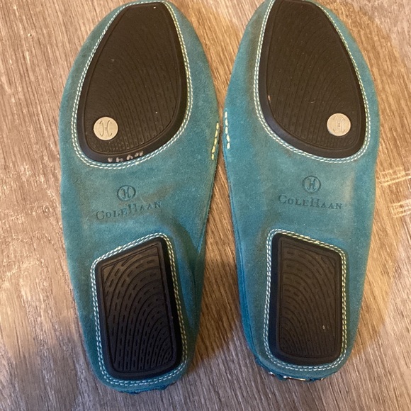 Call Haan leather slip on shoes. Good condition. - Picture 2 of 3